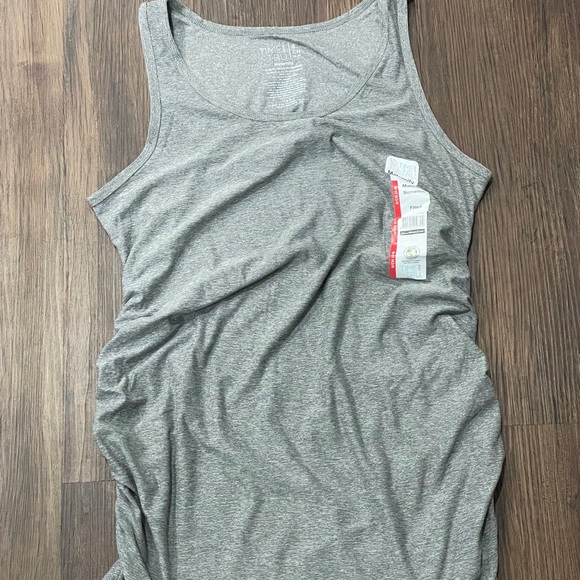 Bundle of 8 maternity tank tops - Picture 8 of 9
